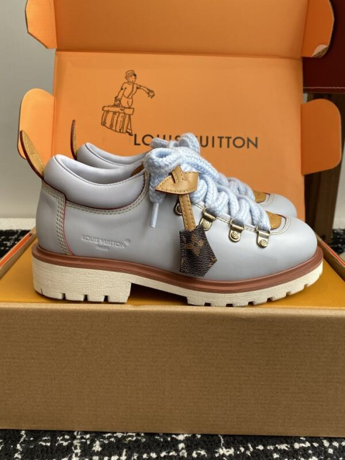 LV snekaers 228