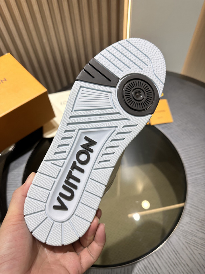LV snekaers 205