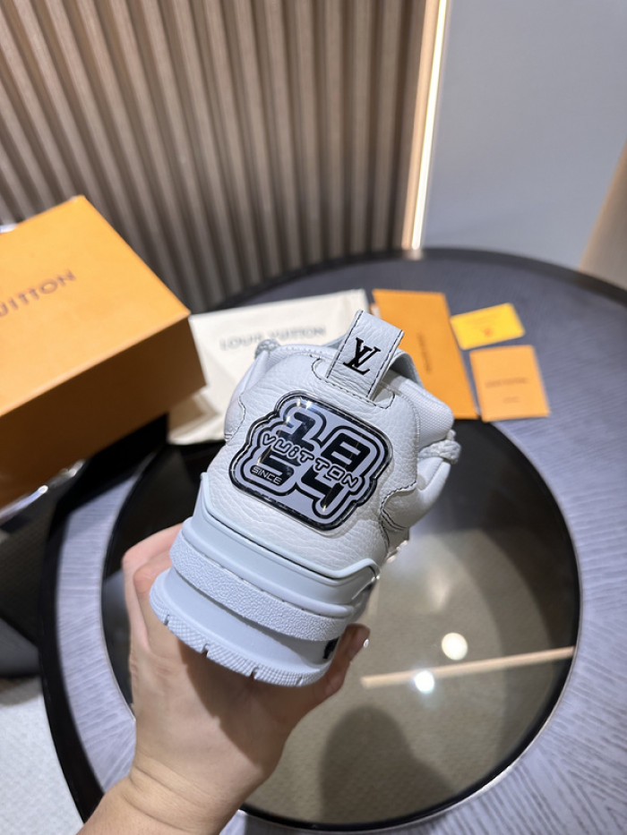 LV snekaers 205