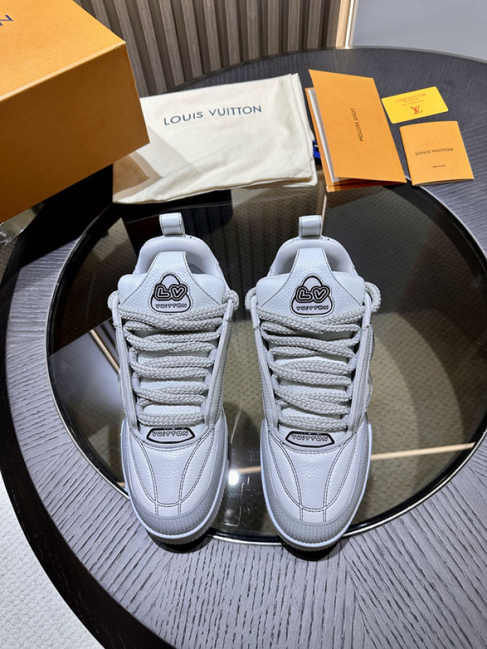 LV snekaers 205