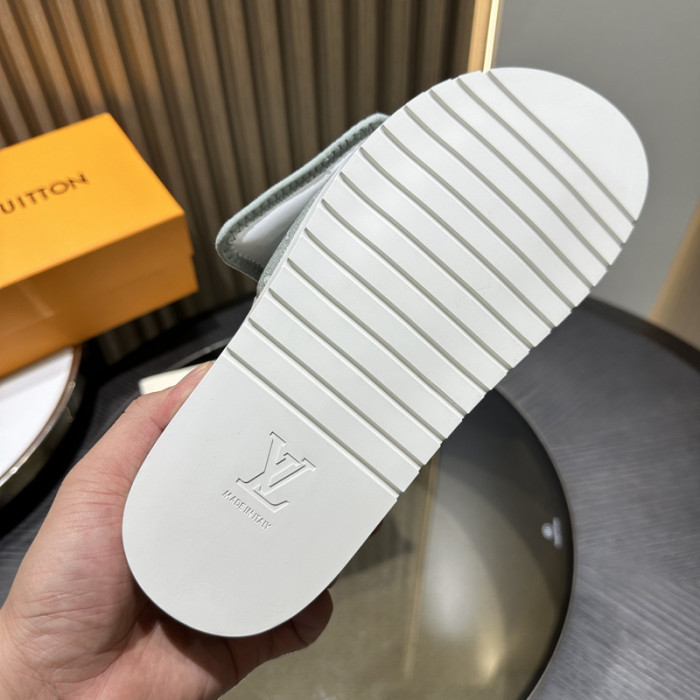 L&V sandal 67