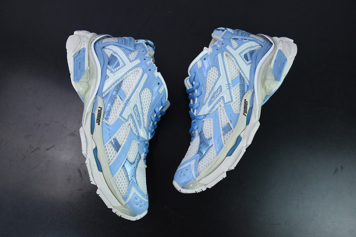 SNEAKER RUNNER 11